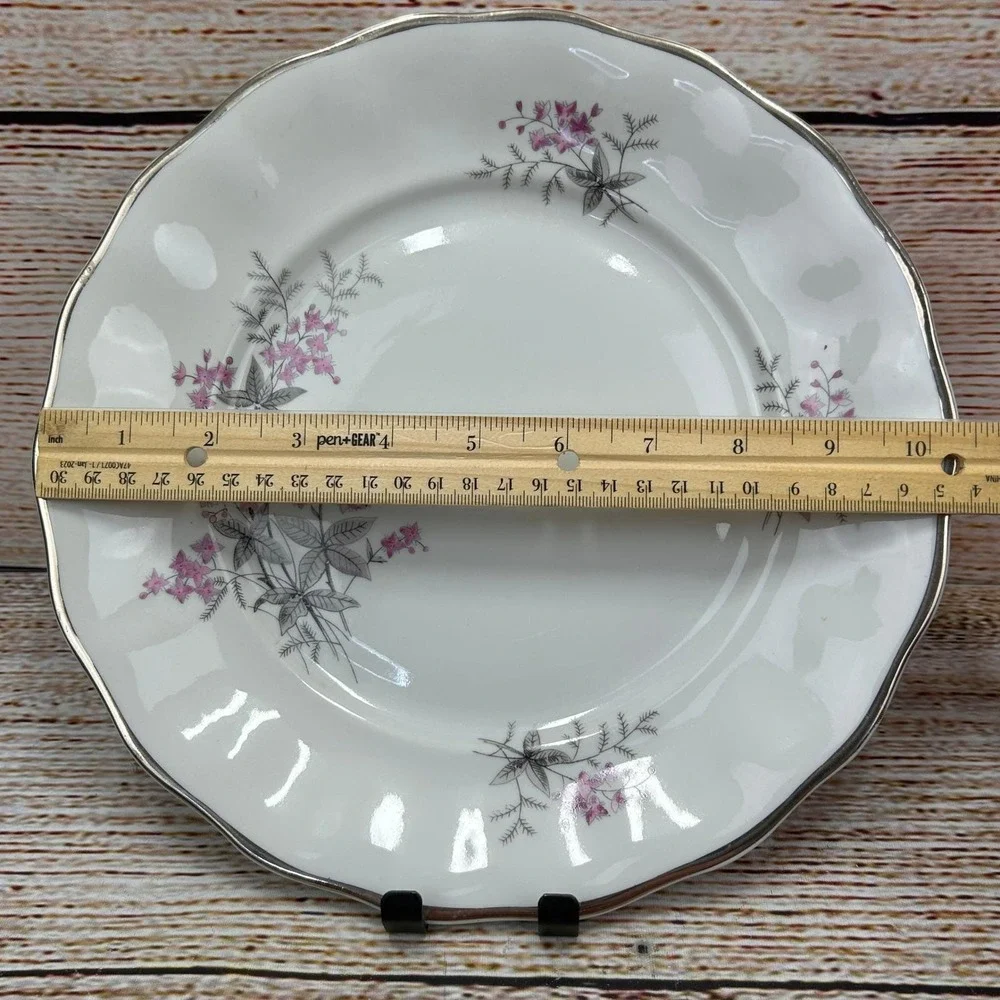 Favolina Karolina Jarolina Poland China Dinner Plate Silver Scalloped 3879‎ 8